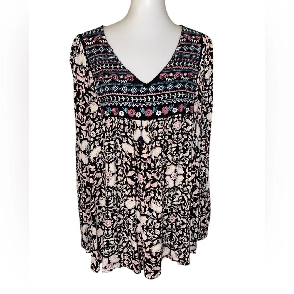Wonderly Black and Cream Patterned Top - Picture 1 of 15